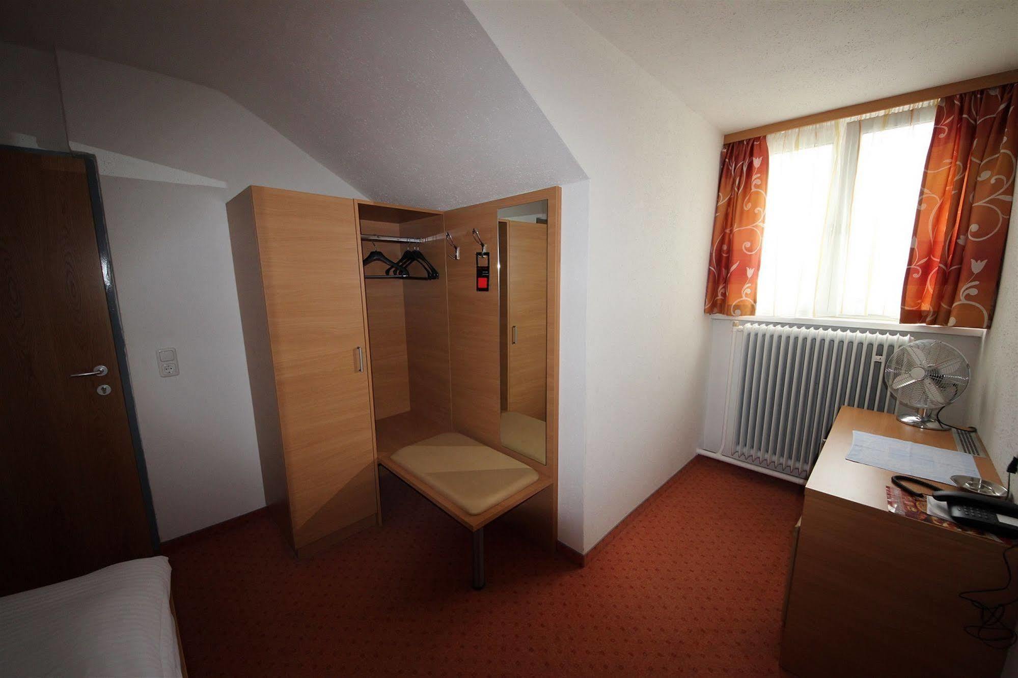 Hotel Kleinmuenchen Линц Экстерьер фото