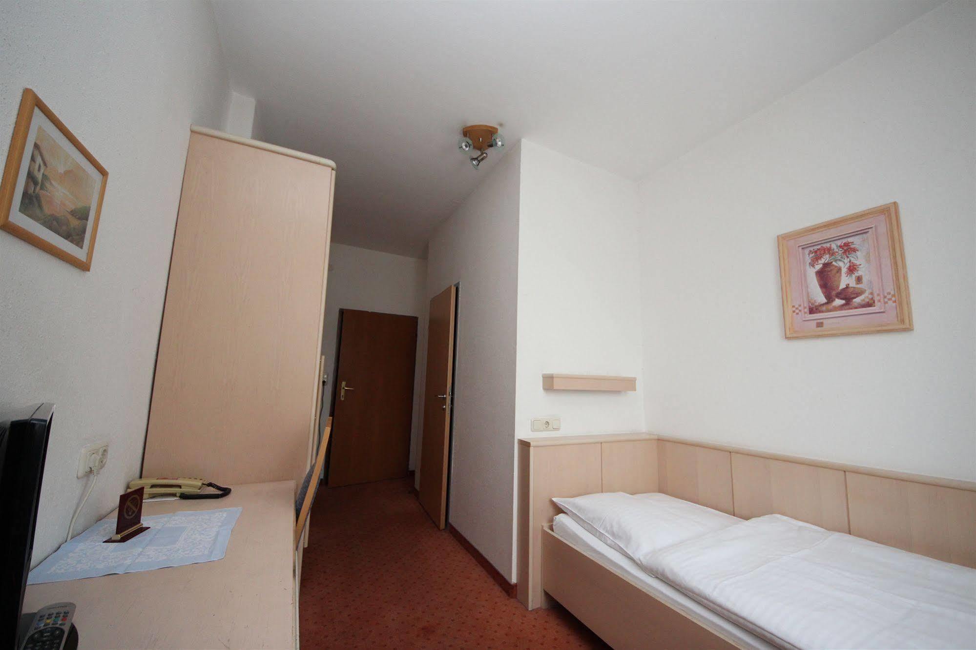 Hotel Kleinmuenchen Линц Экстерьер фото