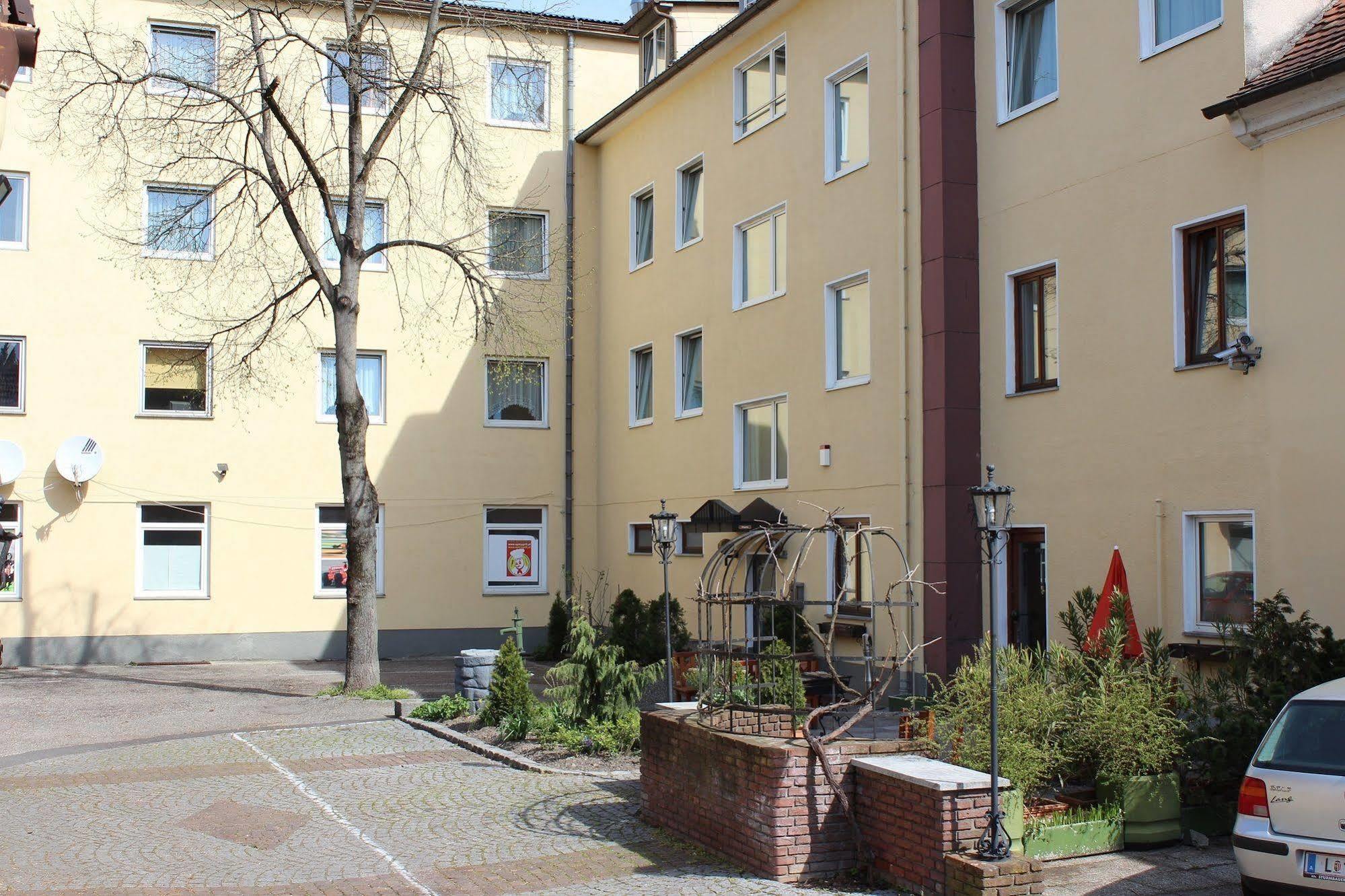 Hotel Kleinmuenchen Линц Экстерьер фото