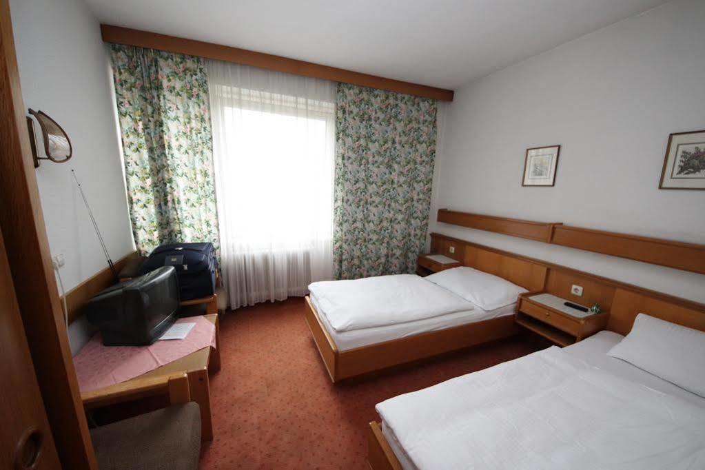 Hotel Kleinmuenchen Линц Экстерьер фото